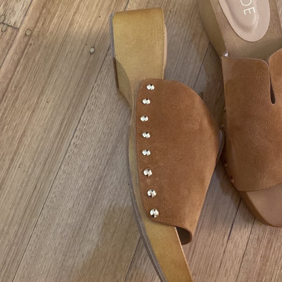 NUDE a brown suede slip on - Picture 3 of 4